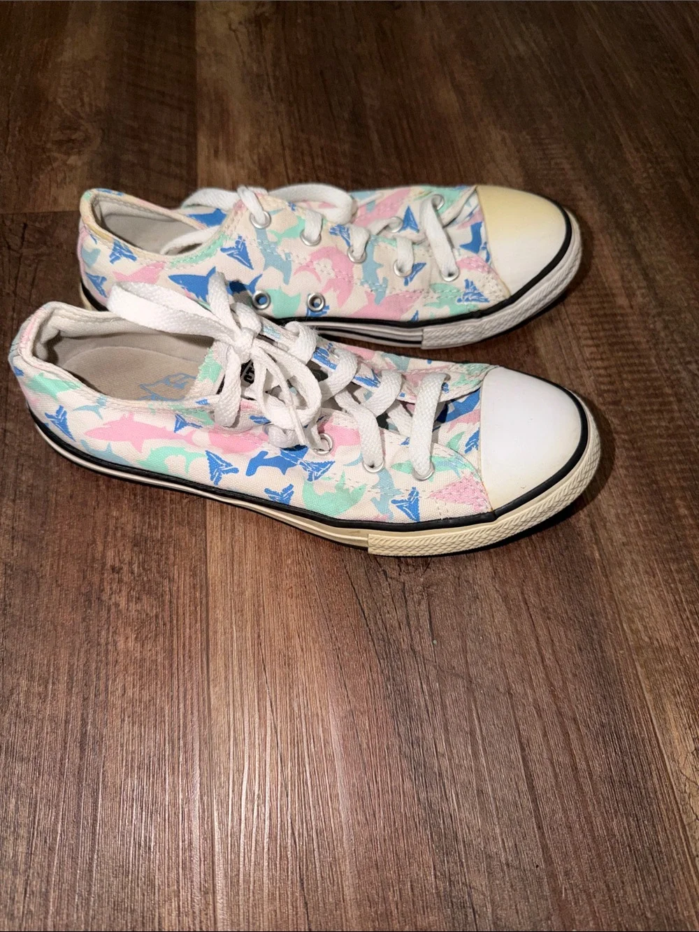 Kids Converse shark print Multicolor Sneakers size 3